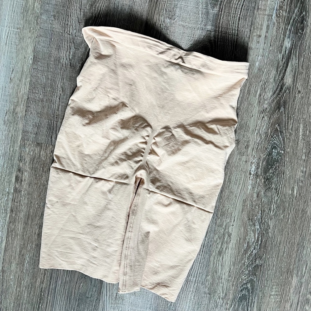 SPANX by Sara Blakely Nude Power Shorts - Picture 4 of 5